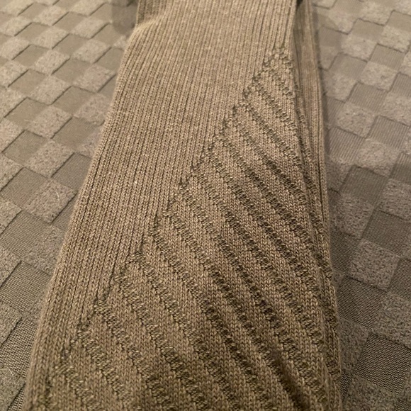 Hugo Boss Gray Ribbed Socks - Picture 2 of 4